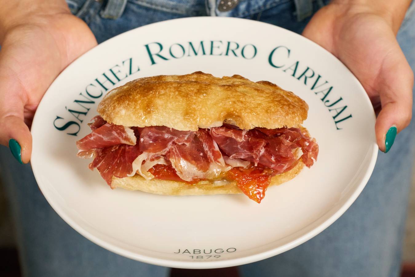 Resistirse al mejor bocadillo de jamón Sánchez Romero Carvajal & John Torres es misión imposible
